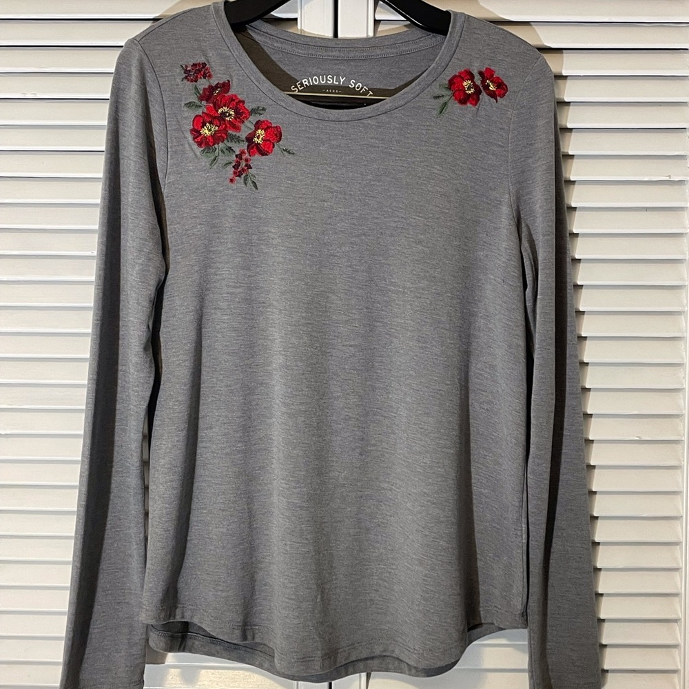 Aeropostale Gray with Embroidered Flowers Long Sleeve
